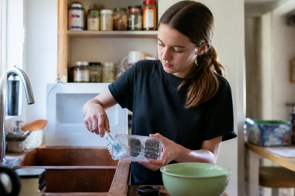 Comment désinfecter une gourde en plastique : astuces efficaces ?